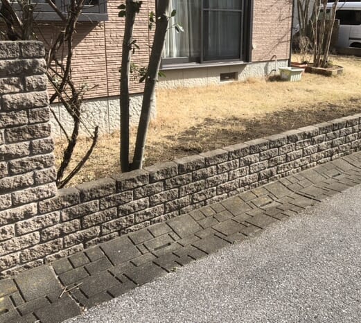 本日は工事着工前のご近隣へのご挨拶へ廻らせて頂きました。お待たせ致しました外構フェンス工事着工となります。