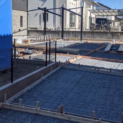 カーポート組立作業です。