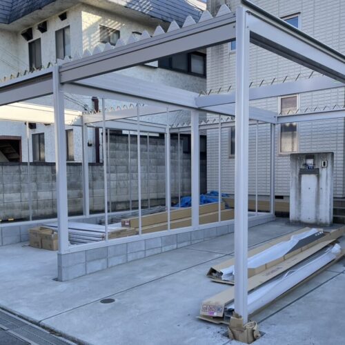 ガレージ組立状況です。