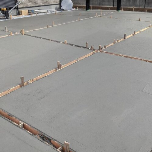 土間コンクリート打設です。