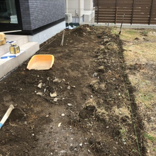 南側の境界部分の掘削作業となります。