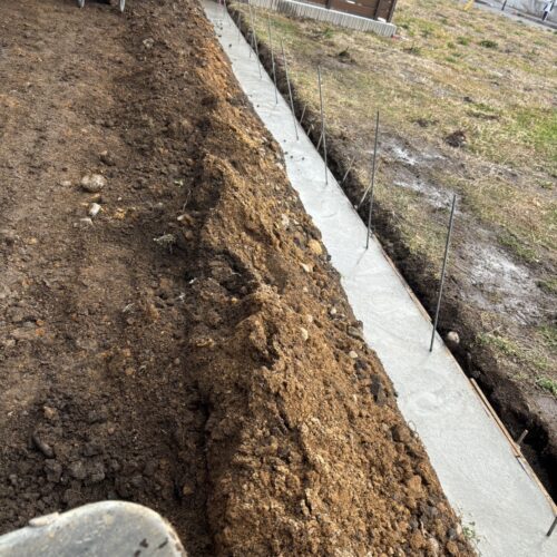 ブロックベース基礎の打設中です。