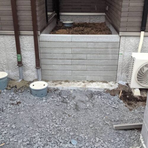 ブロック積みです。 ブロック積みです。