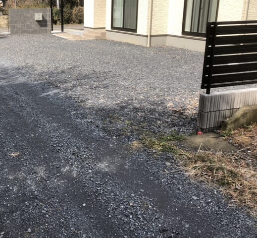 本日は工事着工前のご近隣へのご挨拶にお伺いさせて頂きました、お待たせ致しました境界ブロック・フェンス工事着工となります。
