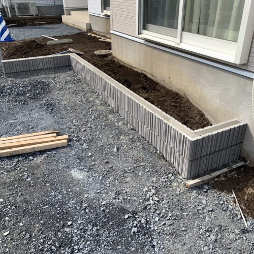 ブロック積みです。