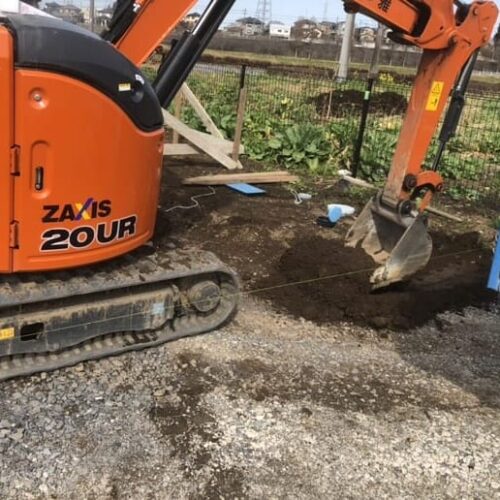 本日より工事着工となります。ブロック部分の掘削作業より工事開始です。