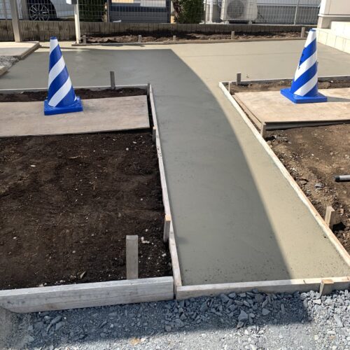 インターロッキング下地コンクリート打設です。