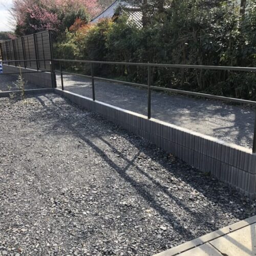 境界のブロック及びフェンス工事完了となります。