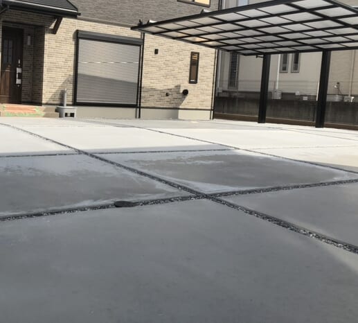 駐車場の土間コンクリートの養生も終わりまして工事完了となります。ありがとうございました。