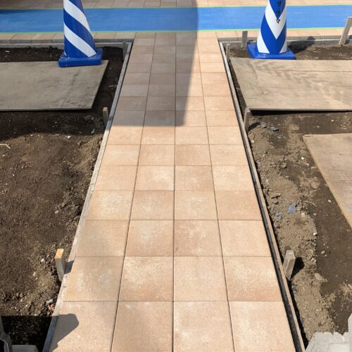 インターロッキング施工です。 インターロッキング施工です。