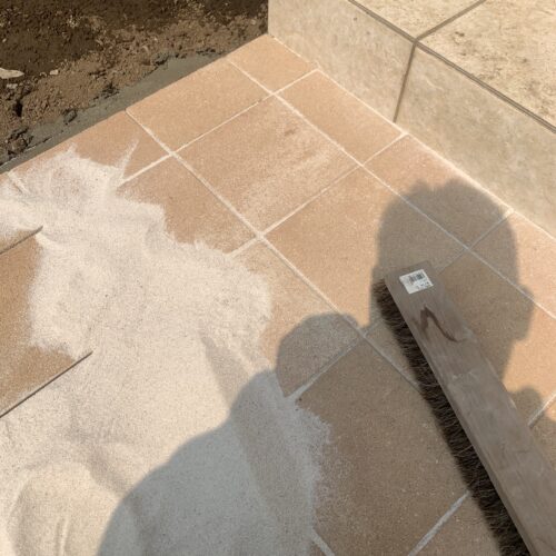 インターロッキングの珪砂入れです。