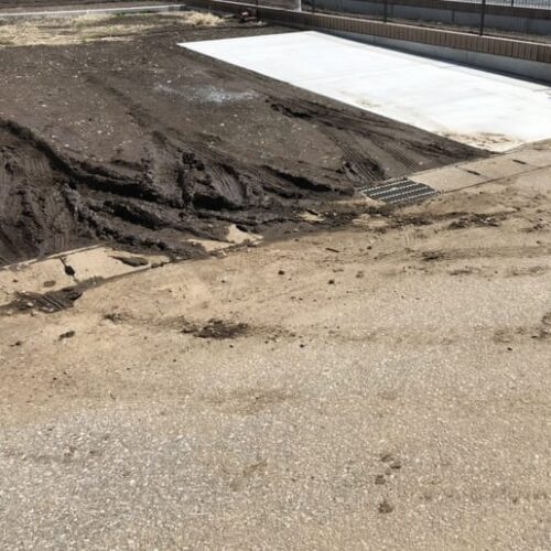 本日は工事着工前のご近隣へのご挨拶にお伺いさせて頂きました。お待たせ致しました外構工事着工となります。