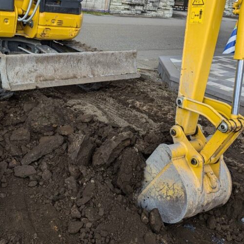 掘削作業です。 掘削作業です。