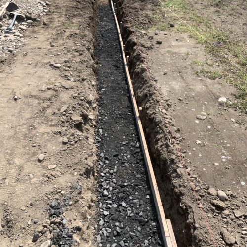 ブロックベースの下地砕石入れです。