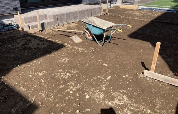 駐車場・お庭の丁張り作業です。