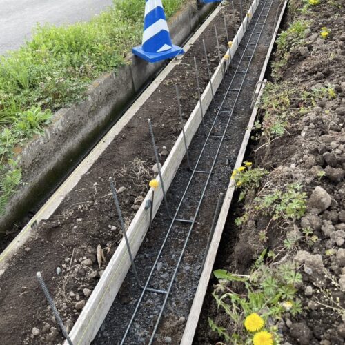 ブロックベースの配筋作業です。