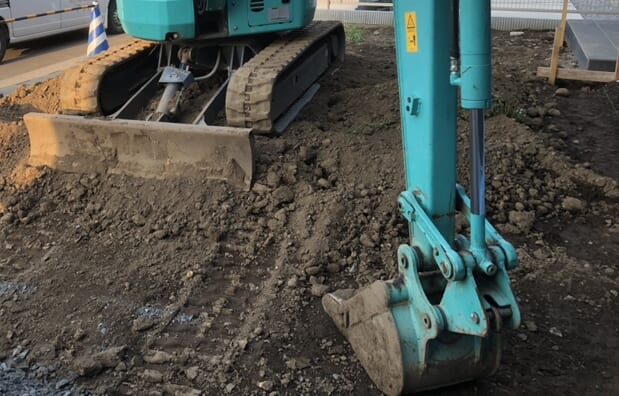 駐車場部分の掘削作業となります。 駐車場部分の掘削作業となります。