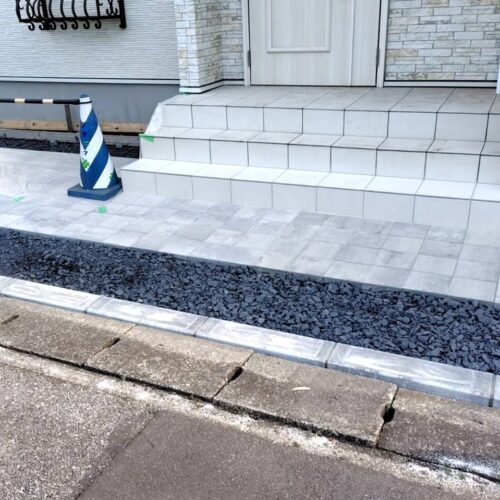 アプローチインターロッキングの施工です。