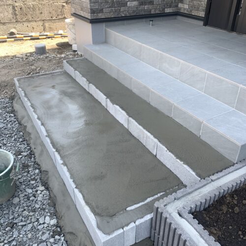 玄関タイル下地コンクリートです。 玄関タイル下地コンクリートです。