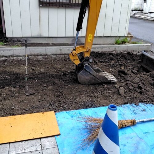 駐車場の掘削です。 駐車場の掘削です。