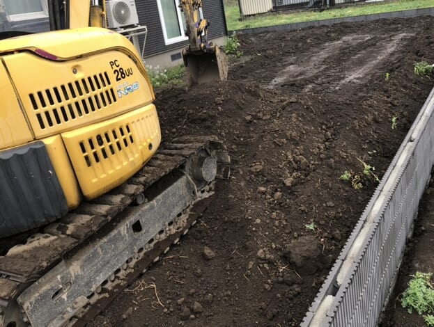 本日は朝から小雨が続きまして本日の作業は中止となります。