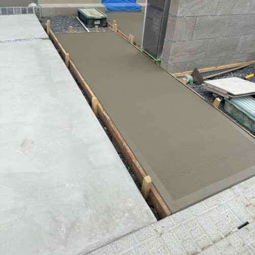 土間コンクリートの刷毛引き仕上げになります。