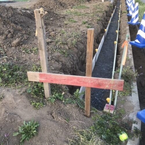 境界ブロック部分のベース型枠組立です。