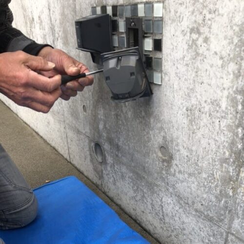 本日は既存電気ボックスの確認と工事着工前のご近隣へのご挨拶にお伺いさせて頂きました。お待たせ致しましたカーポート工事着工となります。