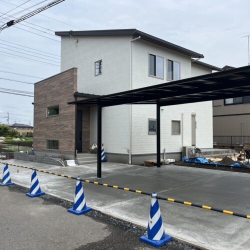 駐車場土間コンクリート養生中