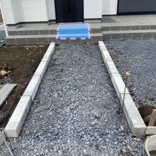 インター見切り地先施工です。