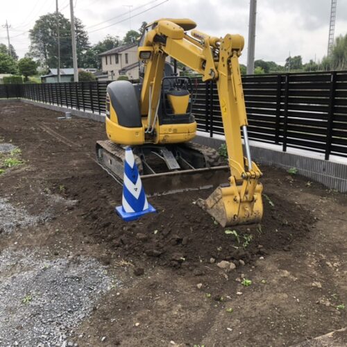 現場内のスキトリ整地作業となります。