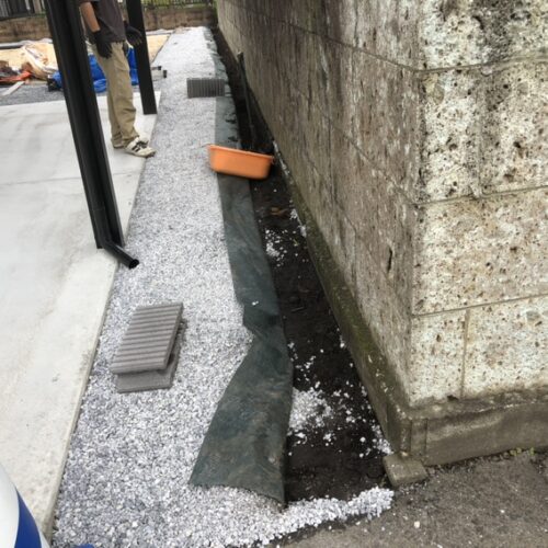 南側の境界ブロック部分の掘削作業となります。