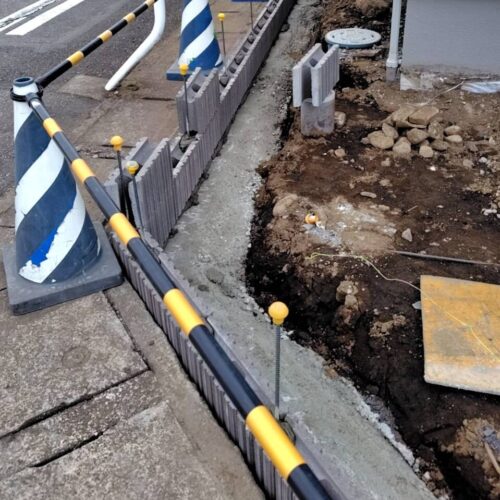 道路境界のブロック積みです。 道路境界のブロック積みです。