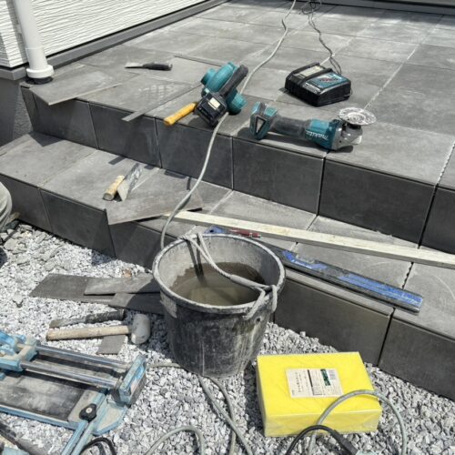 テラスタイル張り作業となります。 テラスタイル張り作業となります。