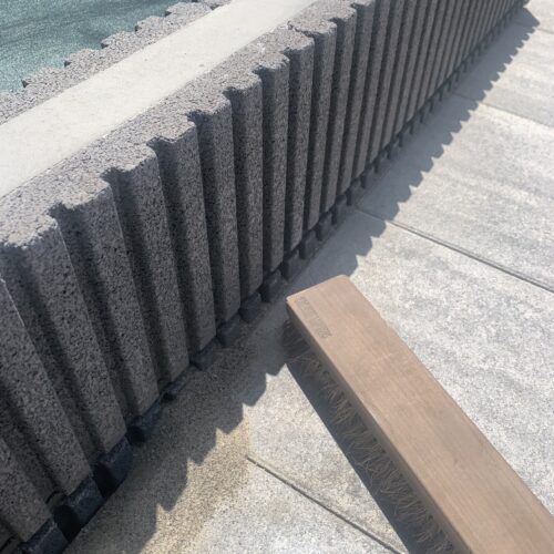 インターロッキングの珪砂入れです。