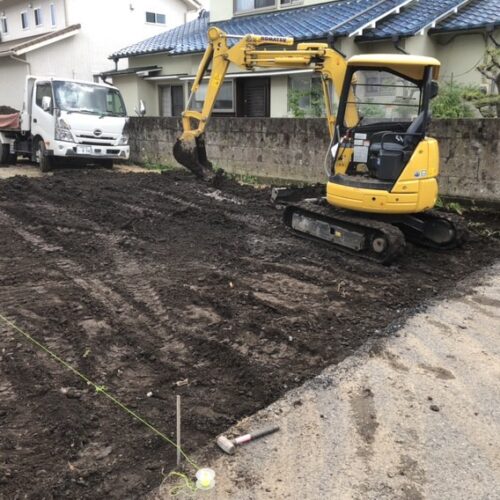 駐車場部分の掘削作業となります。 駐車場部分の掘削作業となります。