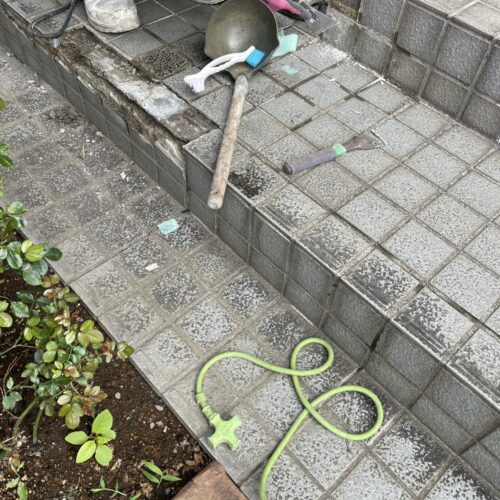 既存タイル補修です。