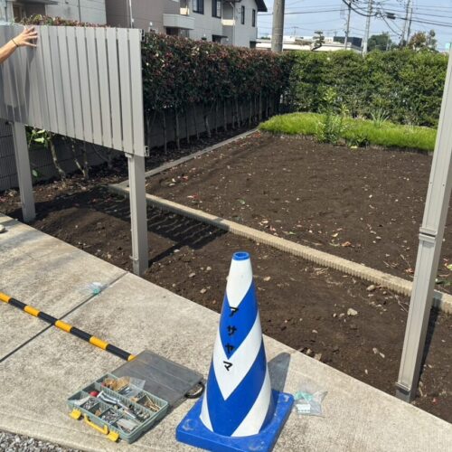 フェンス本体の取り付け設置となります。