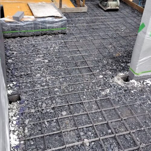 インターロッキング下地ワイヤーメッシュ敷きです。