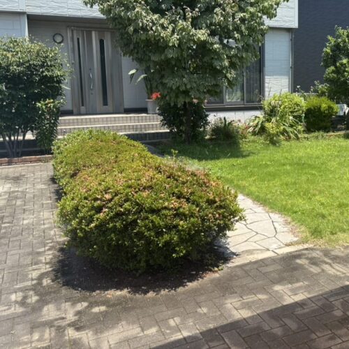 本日は工事着工前のご近隣へのご挨拶にお伺いさせて頂きました。お待たせ致しました外構改修工事着工となります。