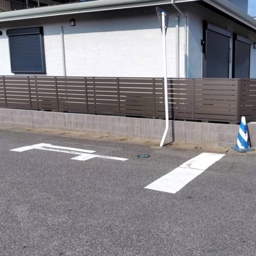 境界フェンスの施工です。 境界フェンスの施工です。