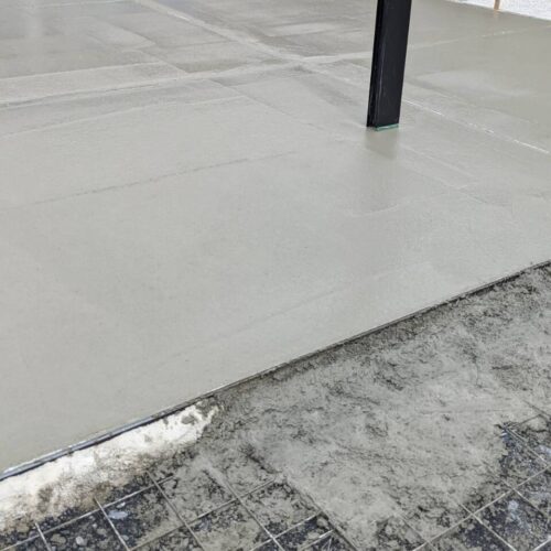 土間コンクリート打設です。 土間コンクリート打設です。