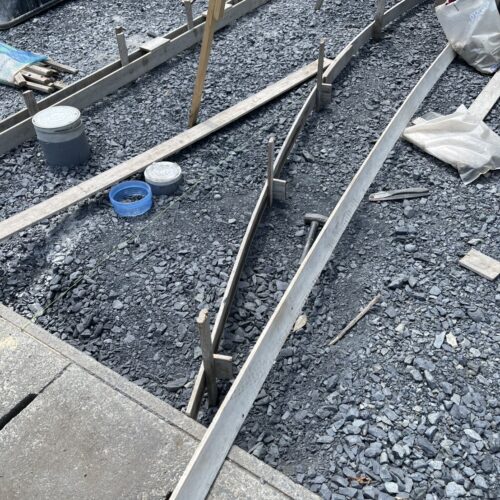 土間コンクリートの型枠施工です。