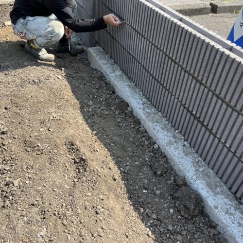 ブロック積みです。