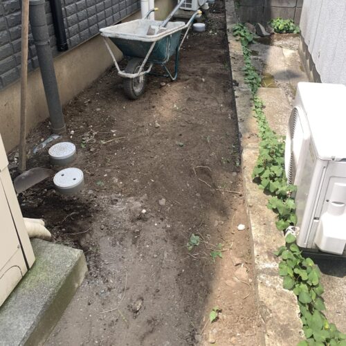 6号砕石下地整地です。