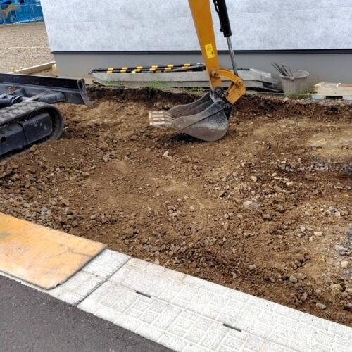 引き続き駐車場部分の掘削です。