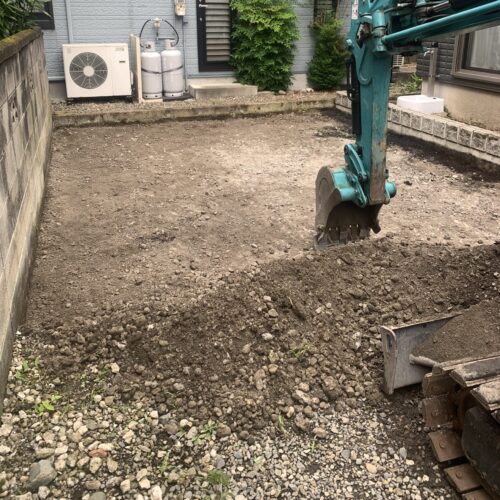 駐車場土間部分の掘削です。