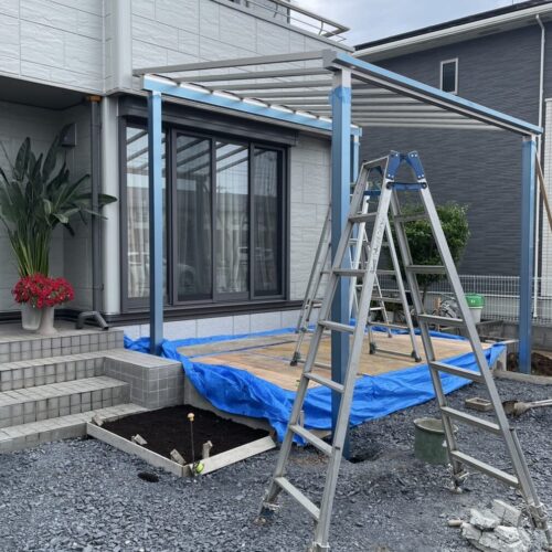 テラス組立状況です。