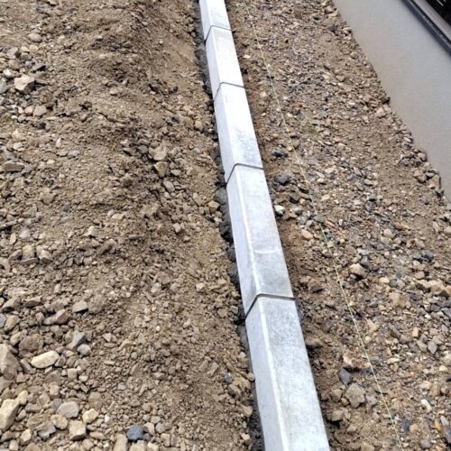 コンクリート縁石施工です。