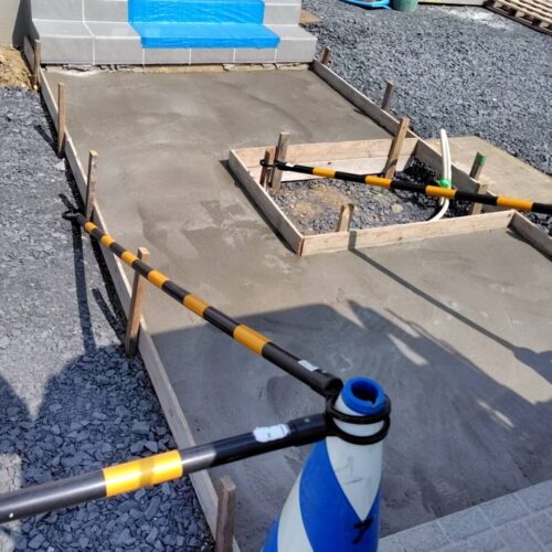 アプローチ下地コンクリート打設です。